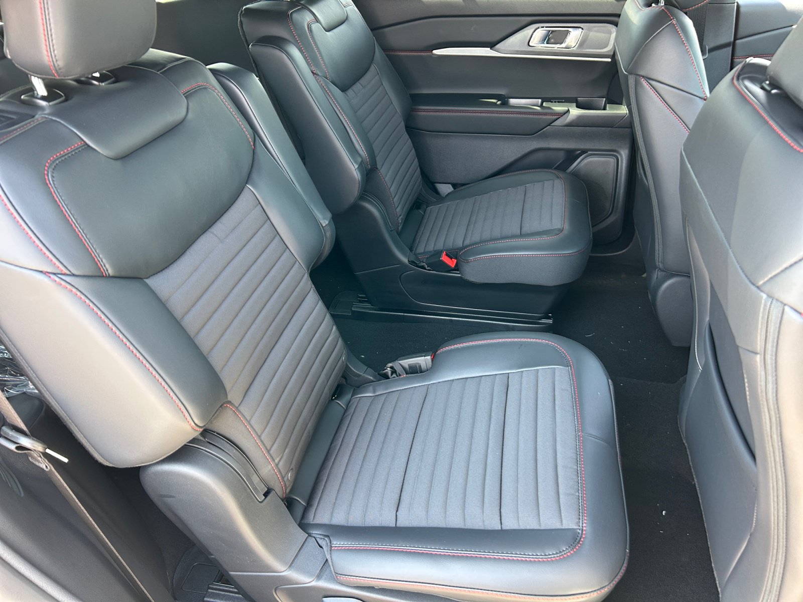 New 2026 Ford Explorer ST-Line w/ ST-Line Street Pack AWD/4WD image 18