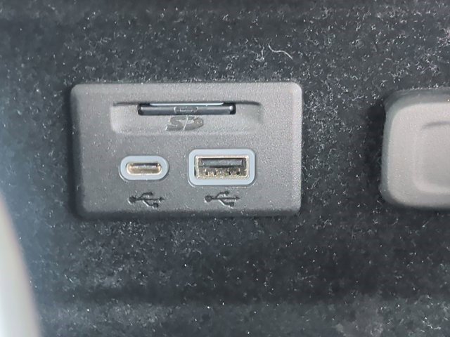 Certified 2022 Cadillac XT4 Premium Luxury w/ Technology Package image 6