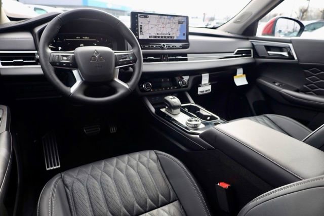 Used 2025 Mitsubishi Outlander SEL image 34