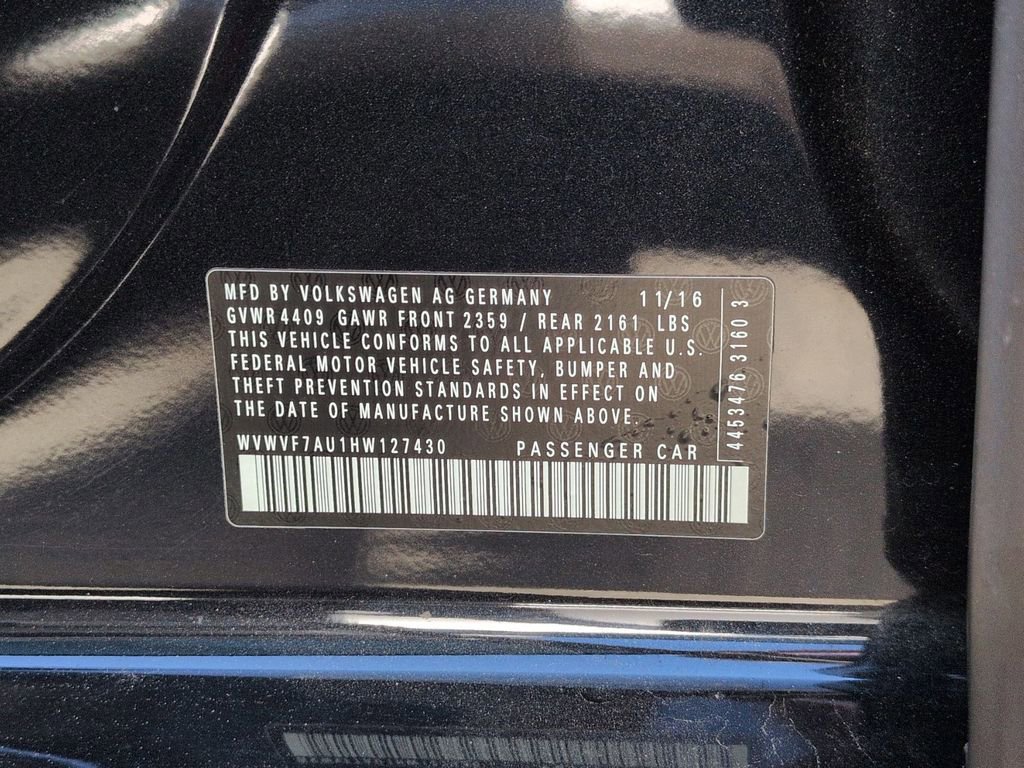 Used 2017 Volkswagen Golf R 4-Door image 22