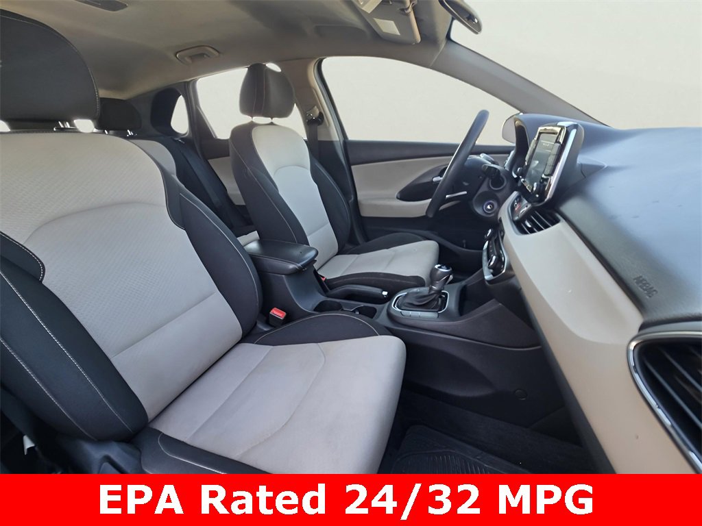 Used 2018 Hyundai Elantra GT image 40