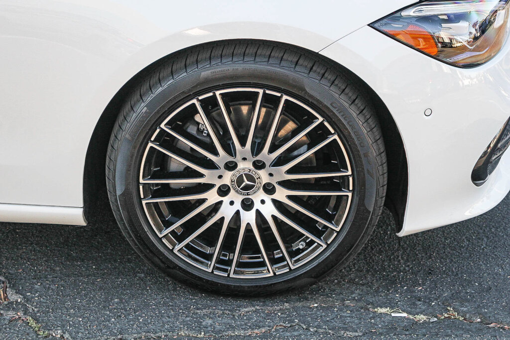 Used 2025 Mercedes-Benz C 300 4MATIC Sedan image 30