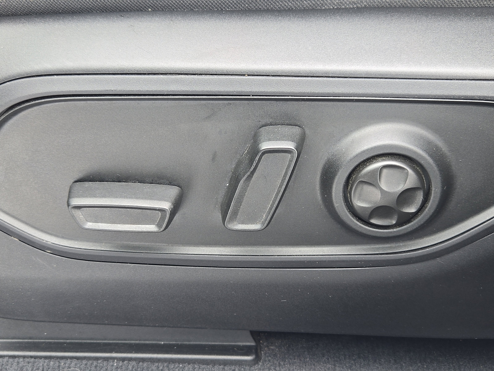 Used 2023 Jeep Grand Cherokee Altitude image 7