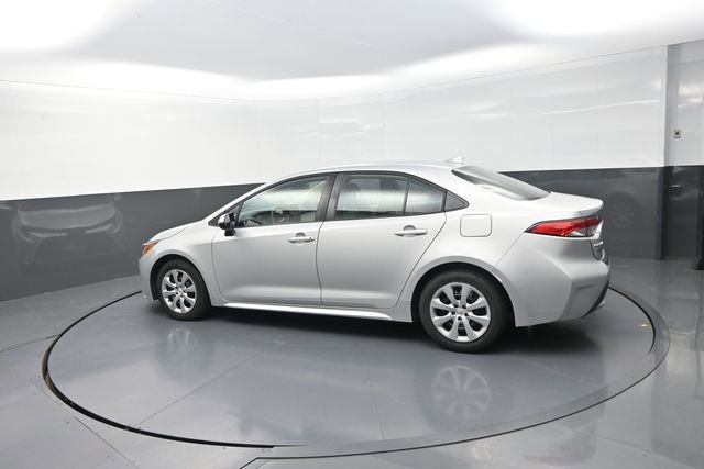 Used 2022 Toyota Corolla LE FWD image 48