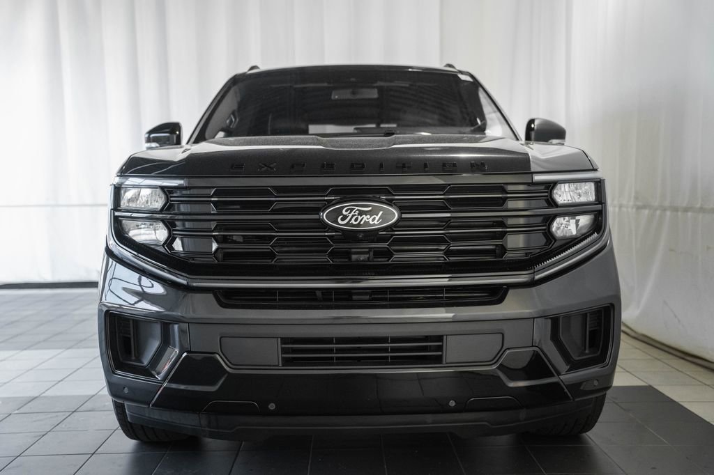 Used 2025 Ford Expedition Platinum w/ Stealth Appearance Package AWD/4WD image 2