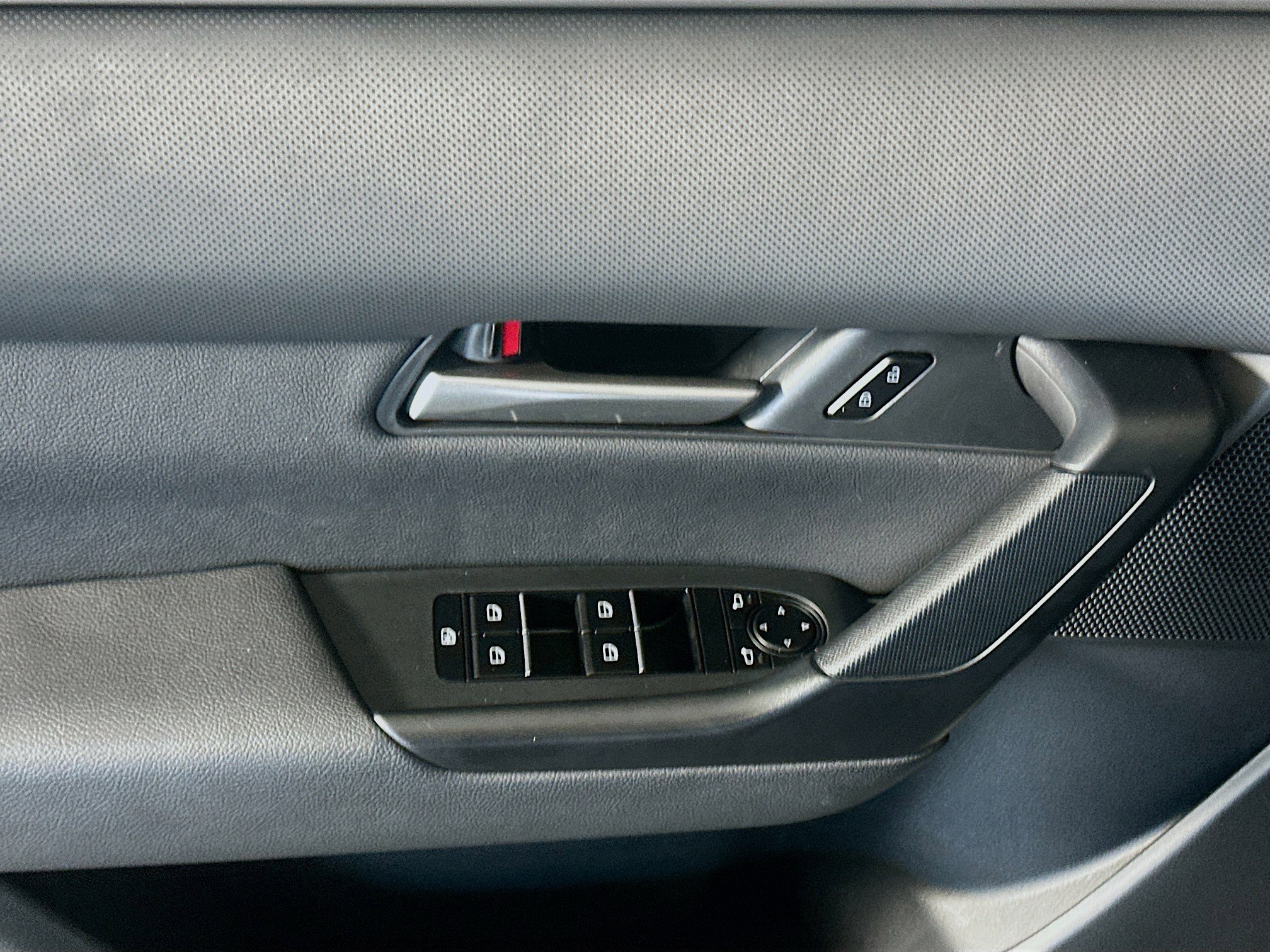 Used 2025 MAZDA CX-50 AWD 2.5 S w/ Preferred Package image 15