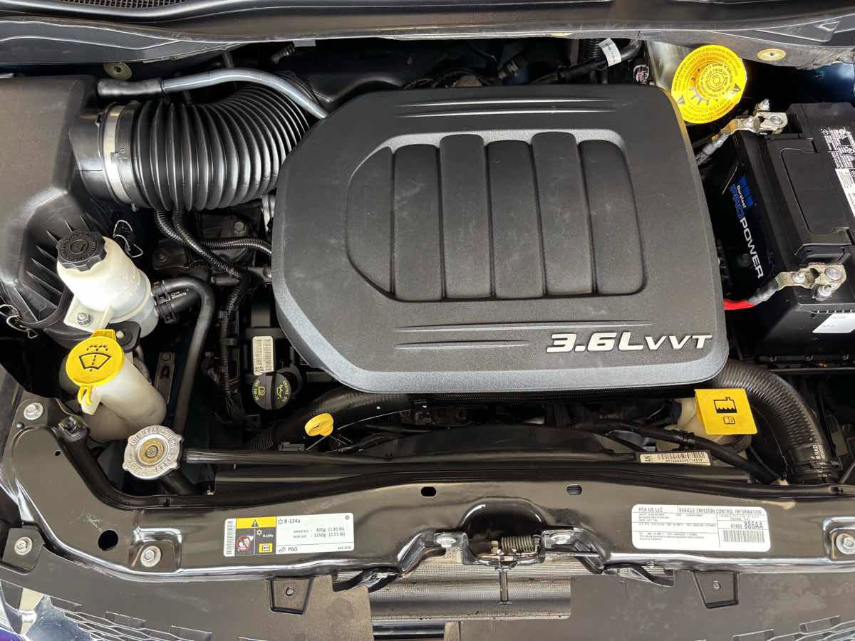 Used 2017 Dodge Grand Caravan SXT image 29