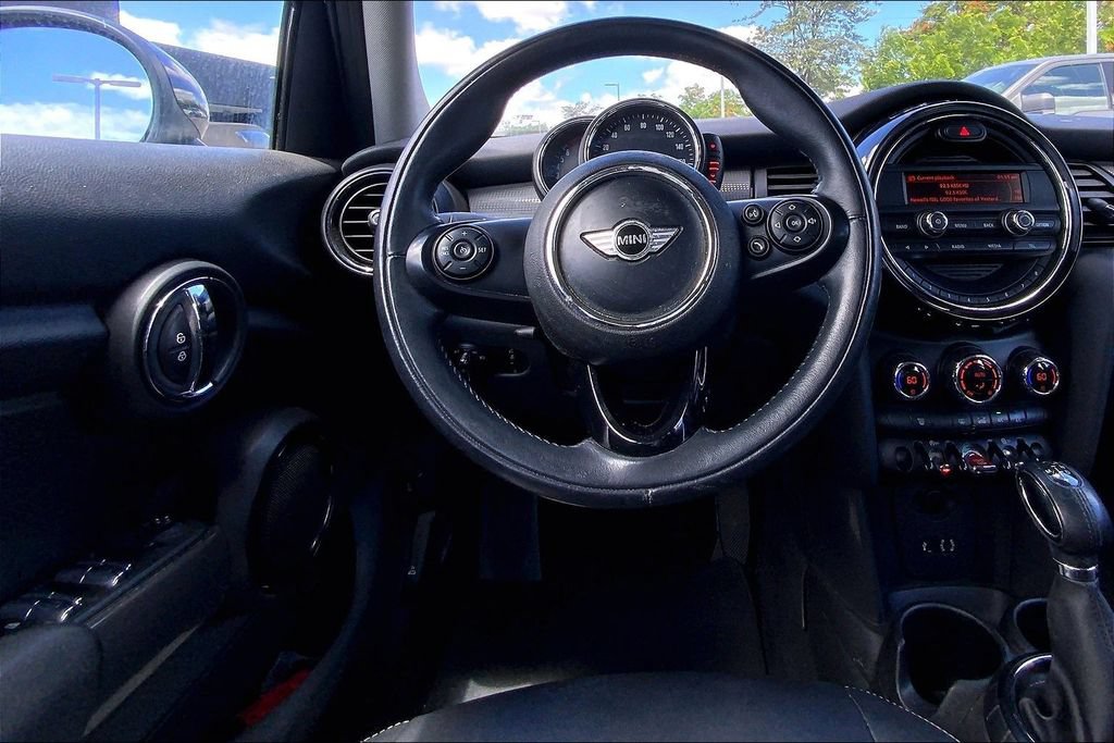 Used 2016 MINI Cooper 4-Door Hardtop FWD image 4