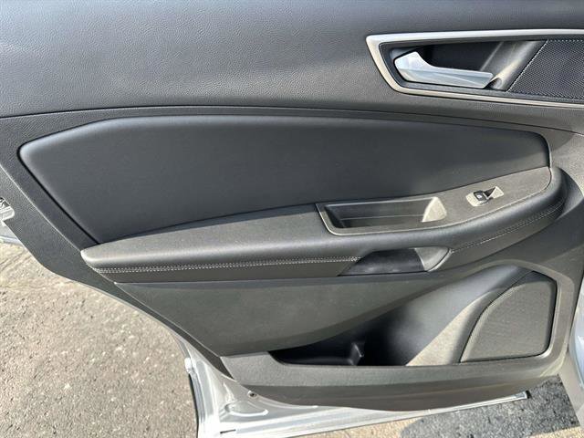 Used 2024 Ford Edge SEL w/ Convenience Package image 11