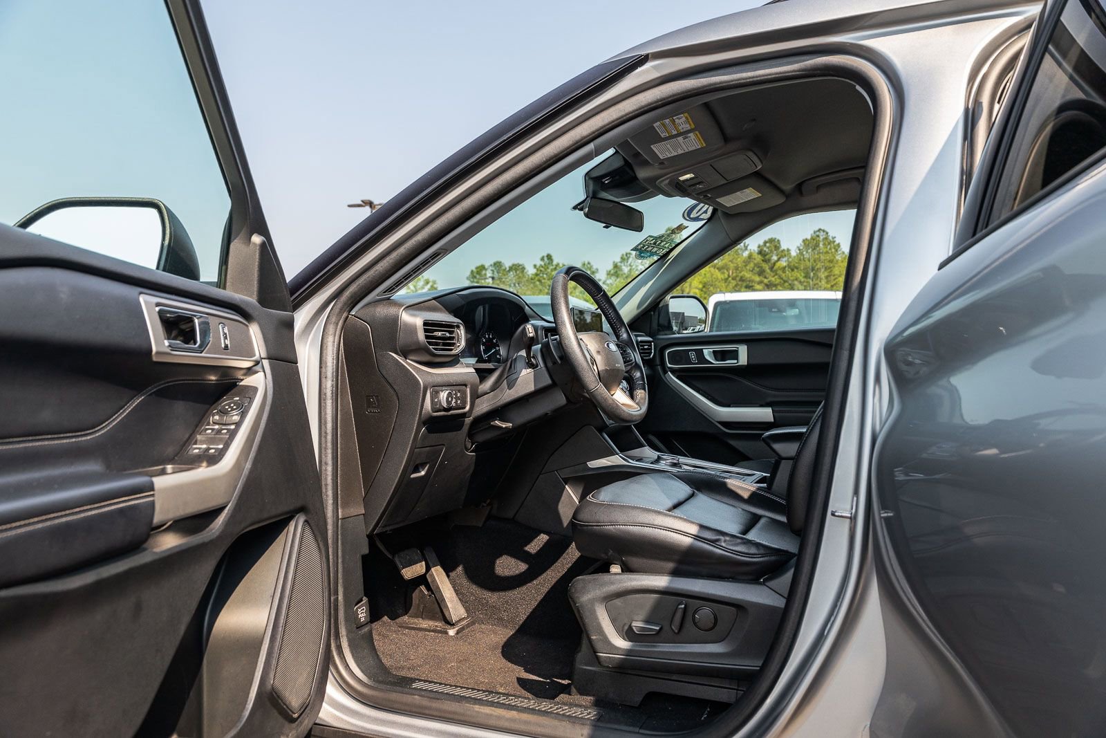 Used 2020 Ford Explorer XLT w/ Equipment Group 202A RWD image 20