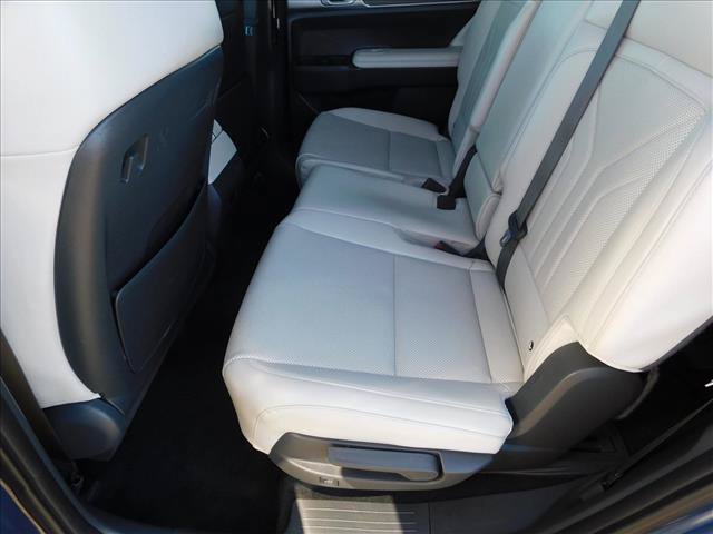 Used 2025 Hyundai Santa Fe SEL FWD image 24