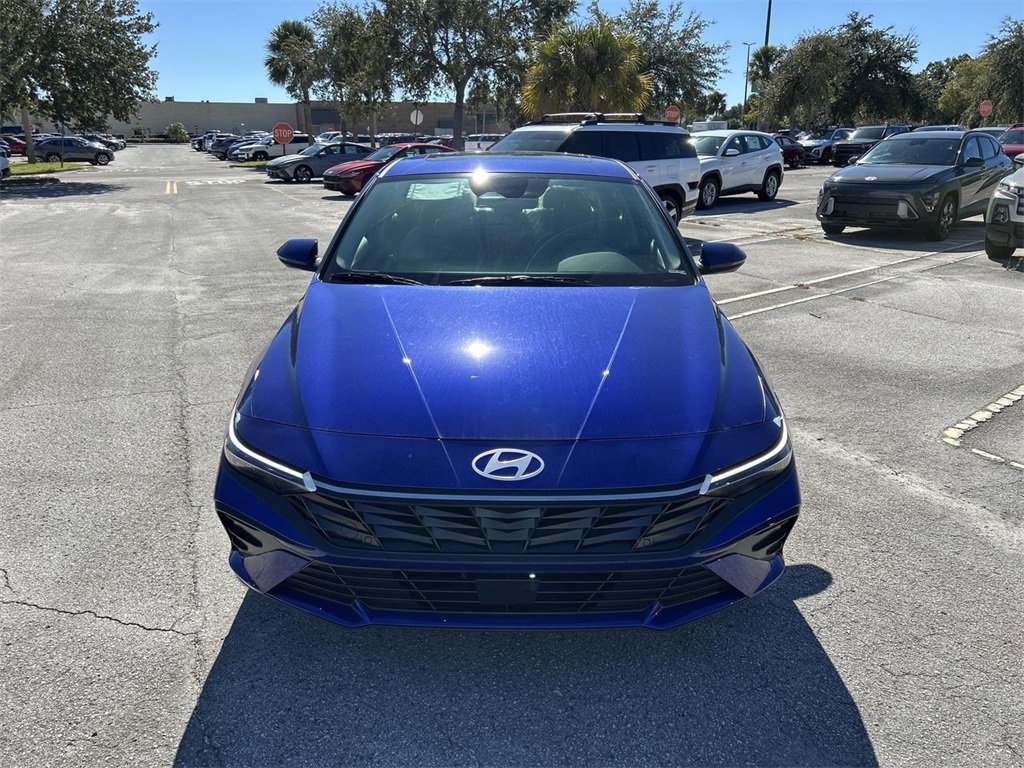 New 2025 Hyundai Elantra Limited image 8