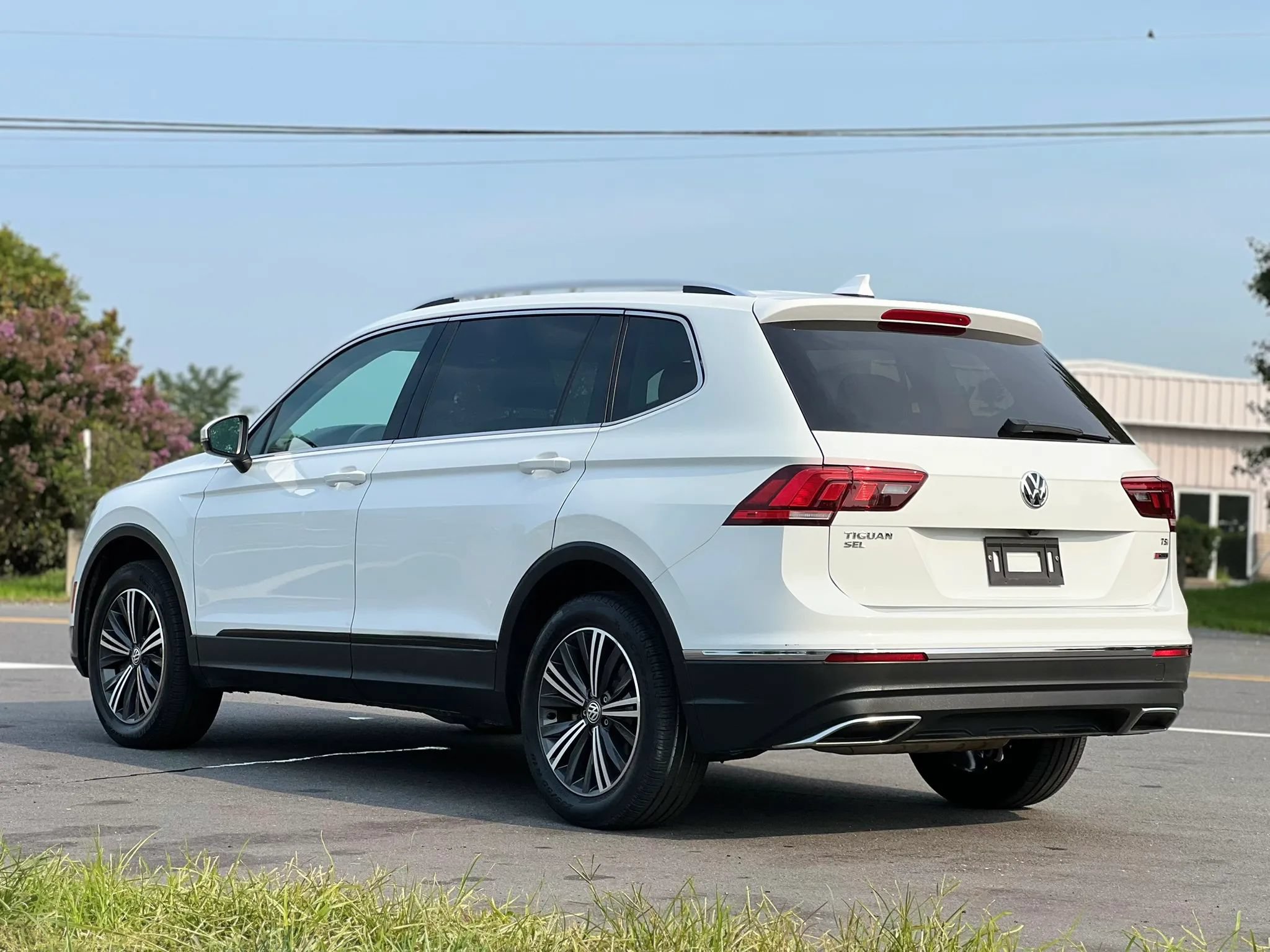 Used 2018 Volkswagen Tiguan SEL AWD/4WD image 3