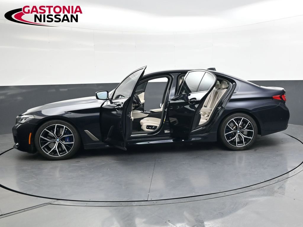 Used 2023 BMW M550i xDrive w/ Dynamic Handling Package image 37