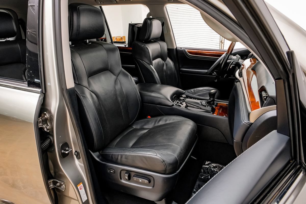 Used 2019 Lexus LX 570 4WD w/ Luxury Package image 29
