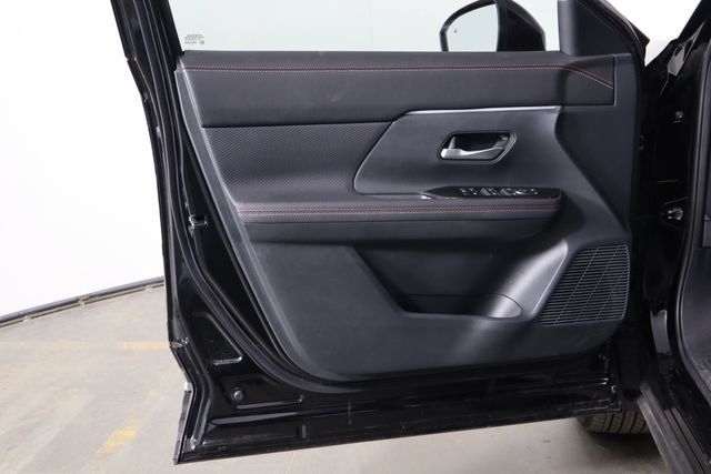 Used 2025 Nissan Kicks SR FWD image 19