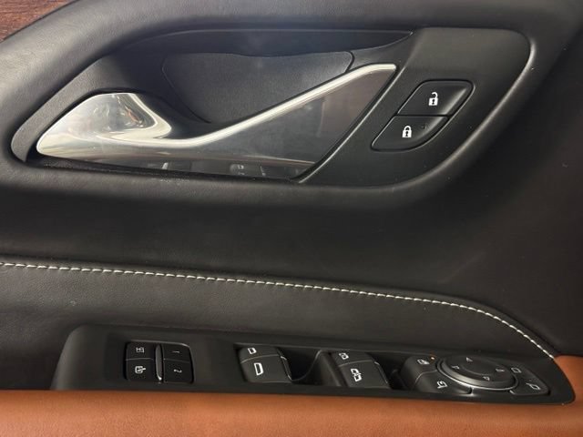 Used 2023 GMC Yukon Denali Ultimate AWD/4WD image 16