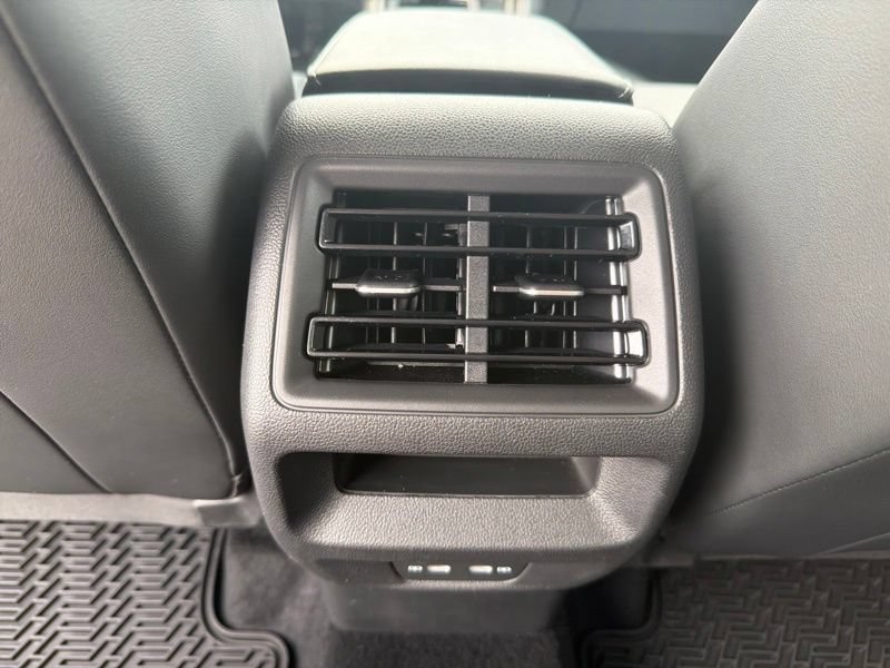Used 2025 Volkswagen Tiguan SE AWD/4WD image 20