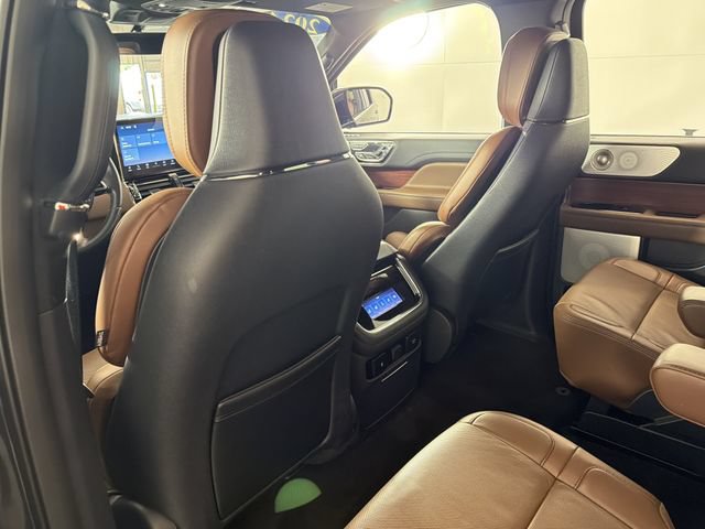 Used 2024 Lincoln Navigator Reserve AWD/4WD image 24