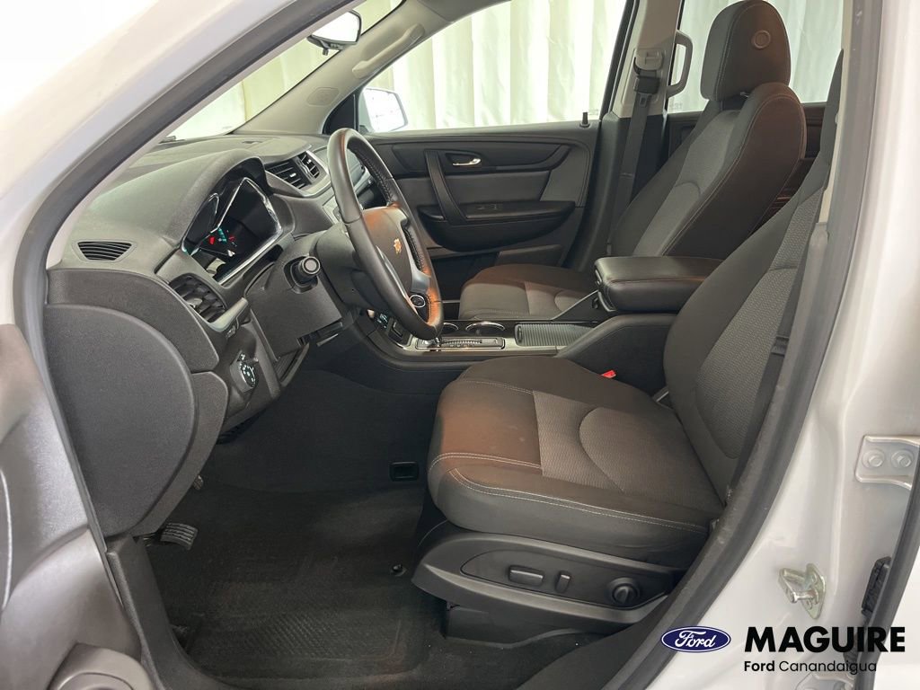 Used 2016 Chevrolet Traverse LT w/ Traveler's Package FWD image 3
