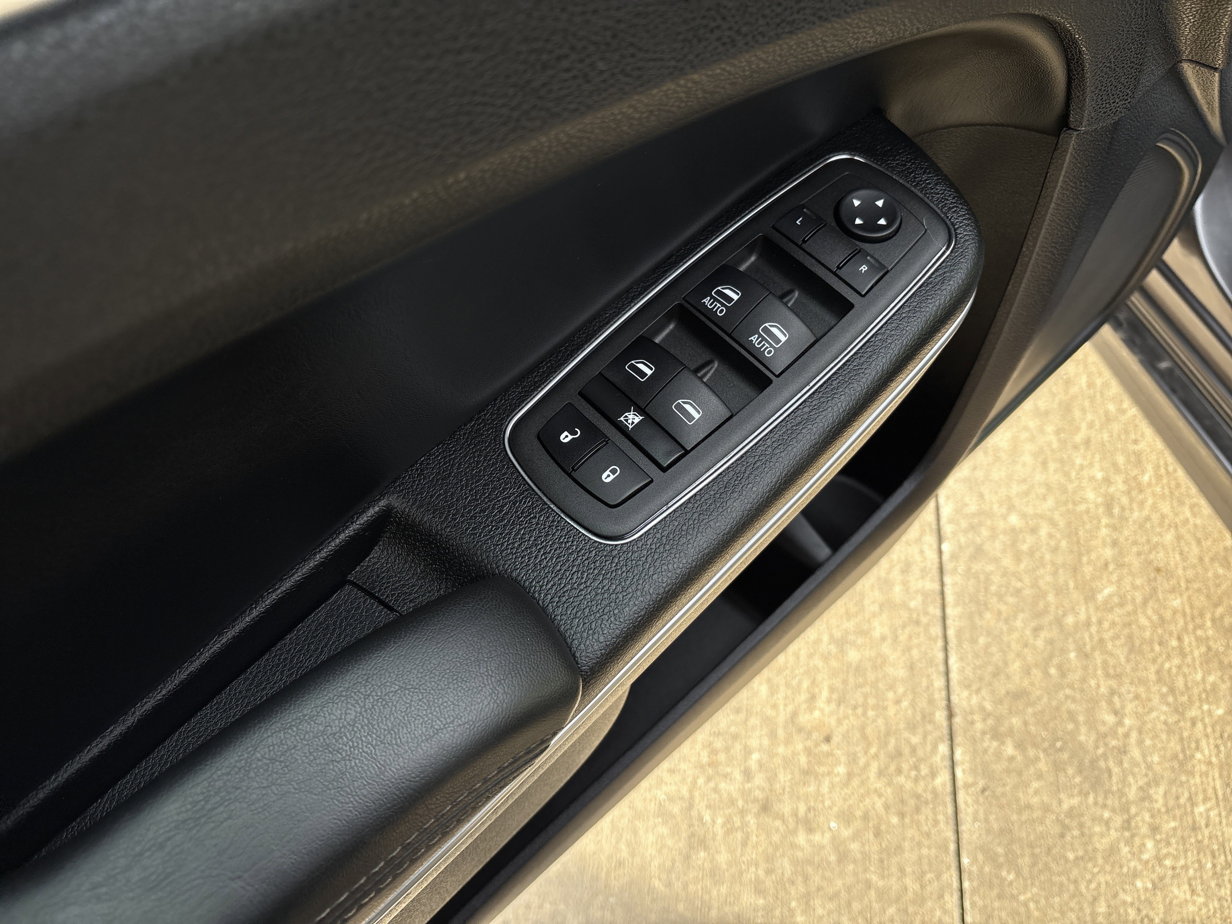 Used 2023 Chrysler 300 Touring L w/ Popular Equipment Group image 15