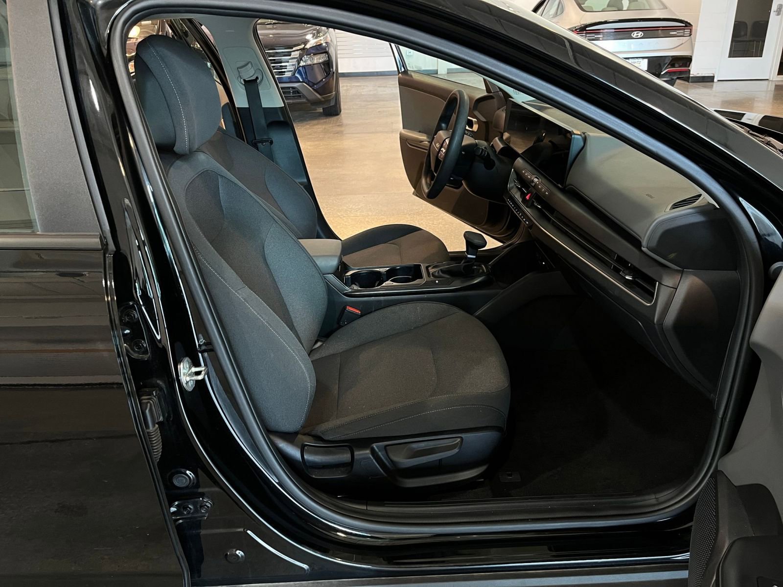 Used 2025 Kia K4 FWD image 36