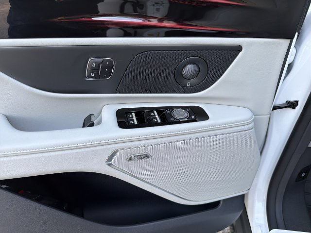 New 2026 Lincoln Nautilus Reserve AWD/4WD image 13