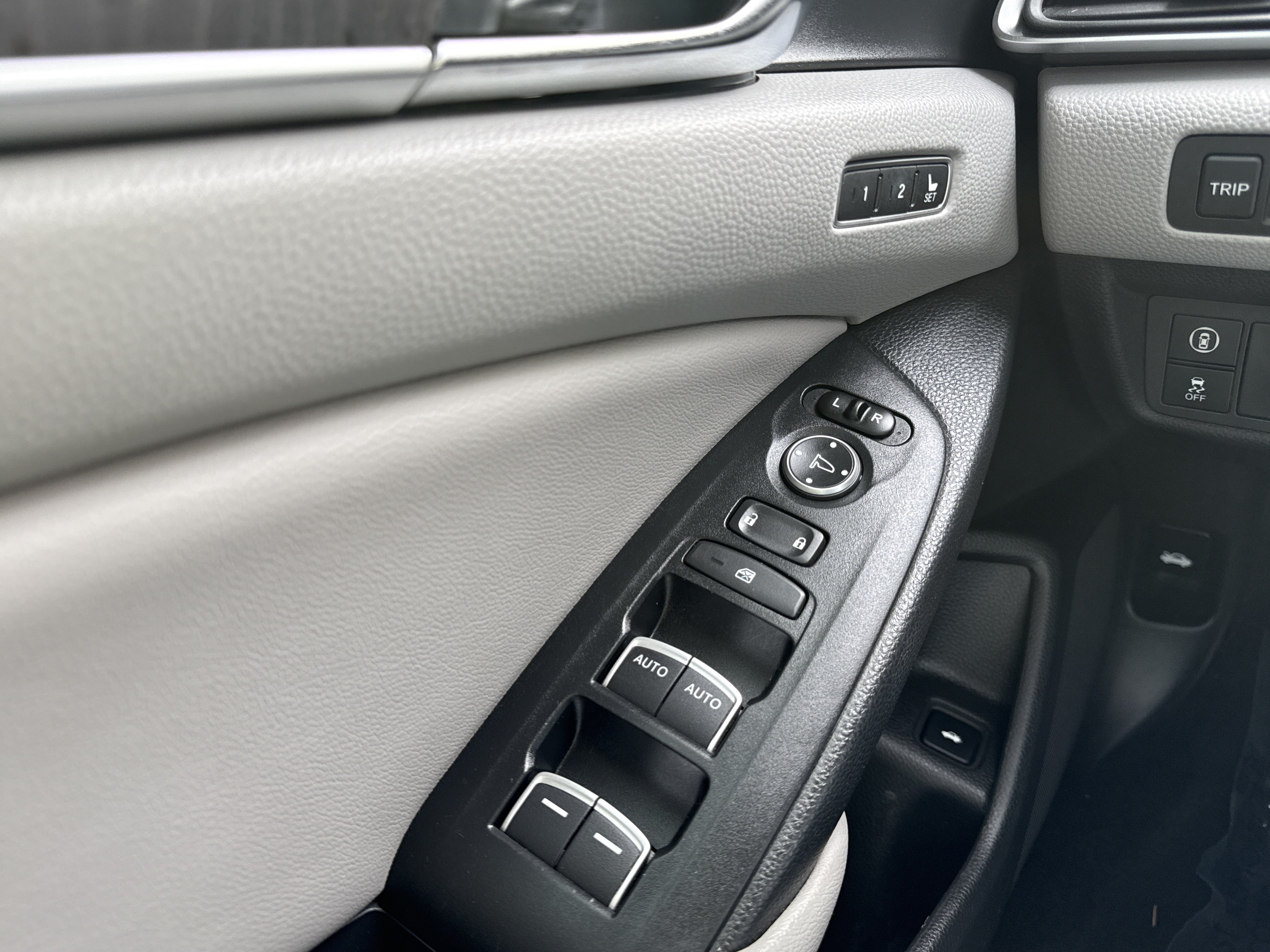Used 2018 Honda Accord EX-L image 30