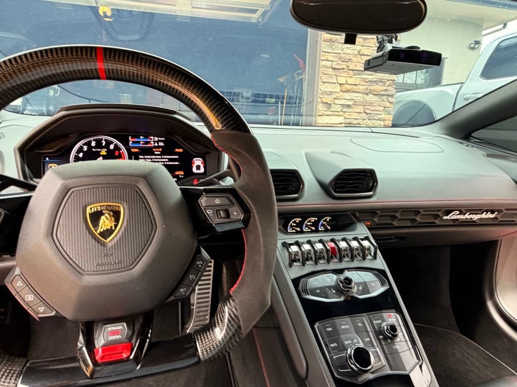 Used 2017 Lamborghini Huracan LP 610-4 AWD/4WD image 37