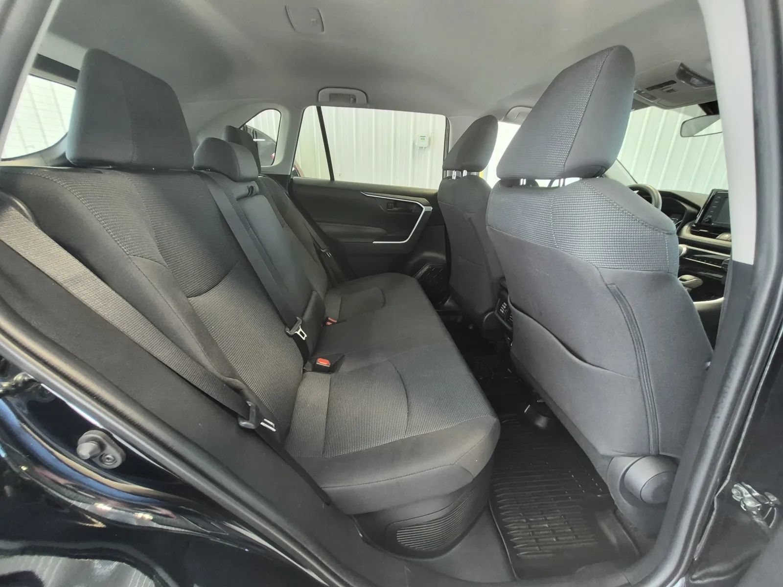 Used 2022 Toyota RAV4 LE AWD/4WD image 17