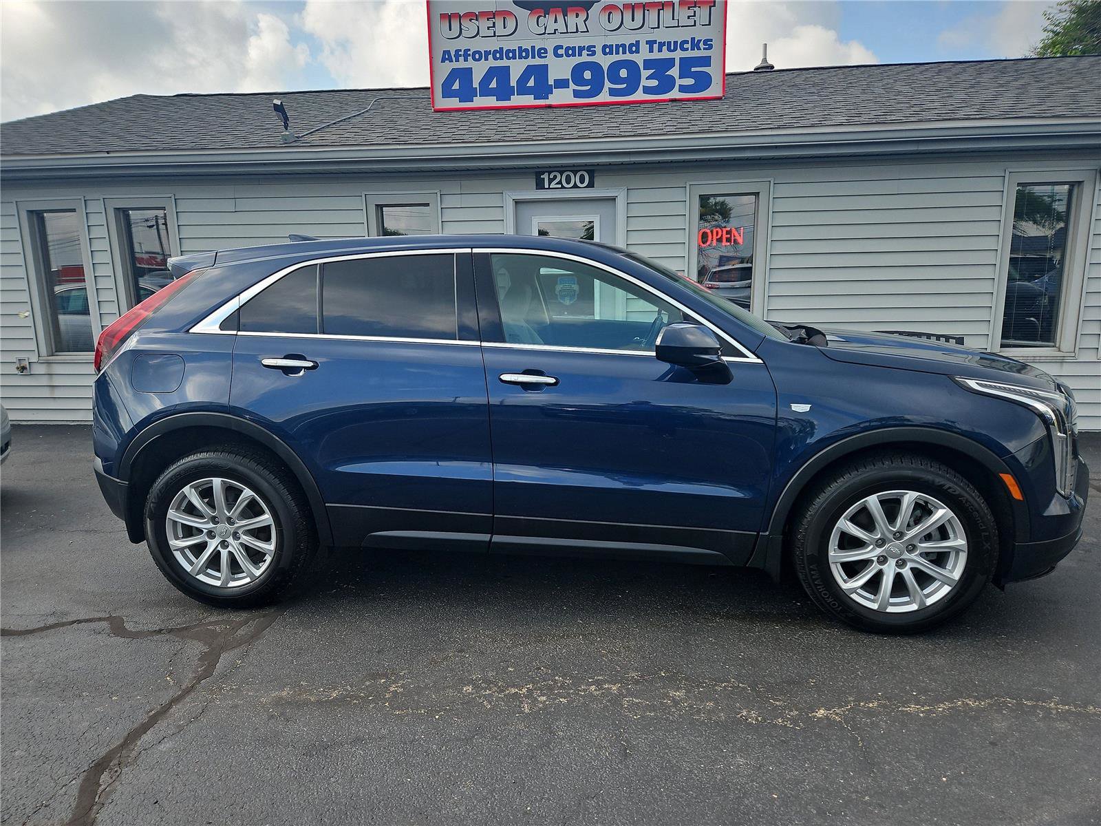 Used 2021 Cadillac XT4 Luxury AWD/4WD image 2