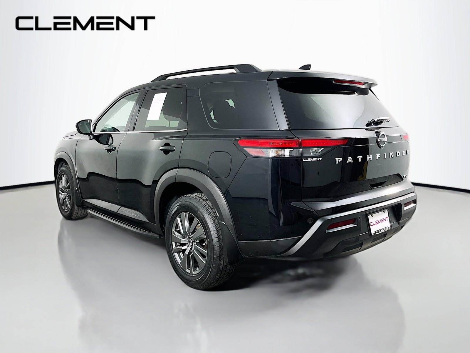 Used 2024 Nissan Pathfinder SV FWD image 9
