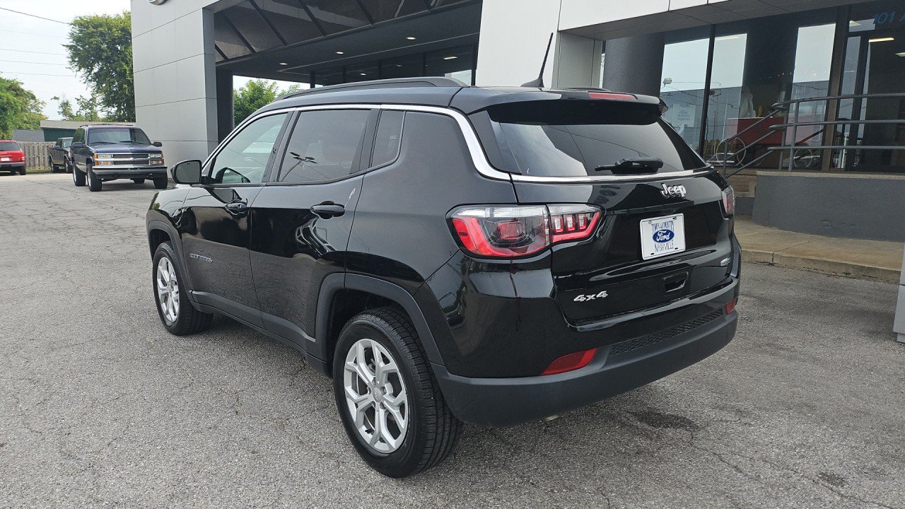 Used 2024 Jeep Compass Latitude AWD/4WD image 4