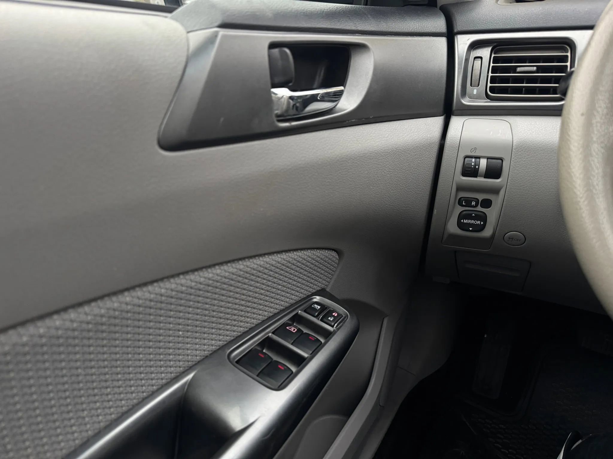 Used 2012 Subaru Forester 2.5X Premium w/ All-Weather Pkg image 23