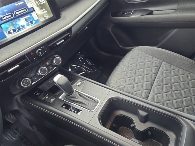 Certified 2025 Nissan Kicks SV image 22