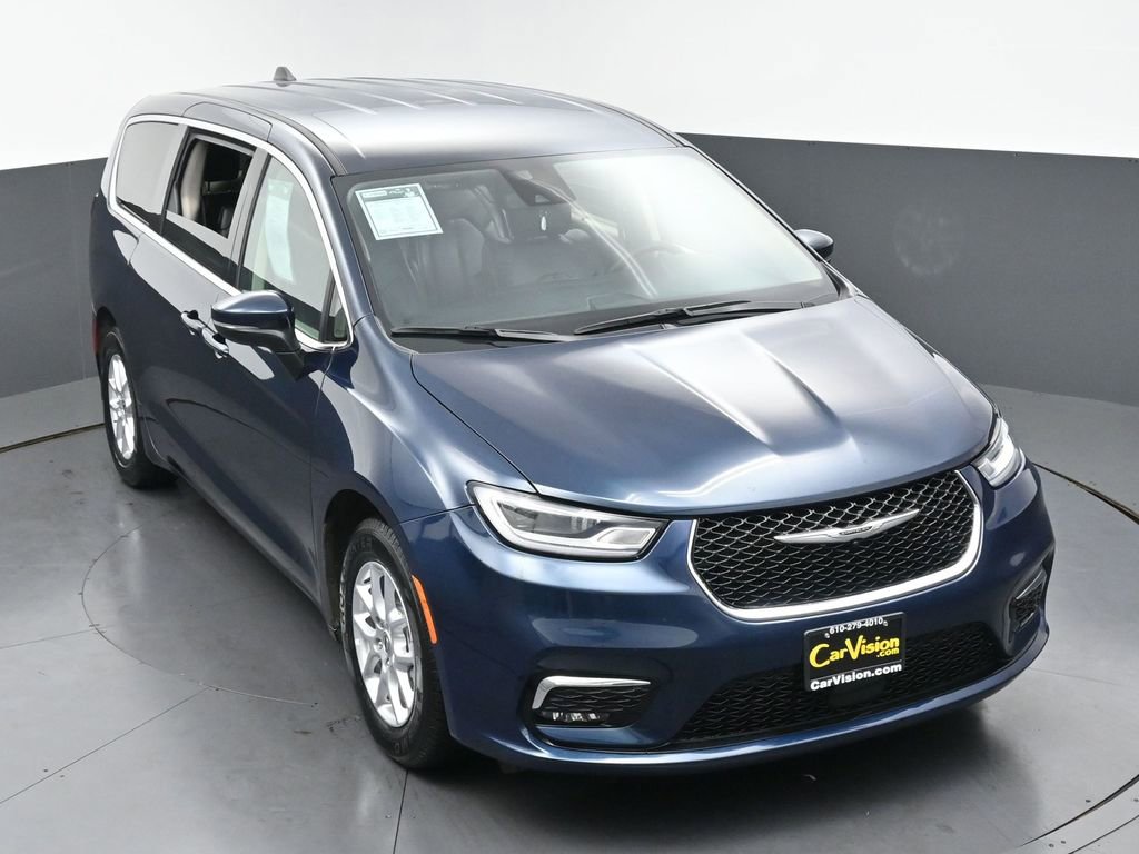 Used 2023 Chrysler Pacifica Touring-L FWD image 40