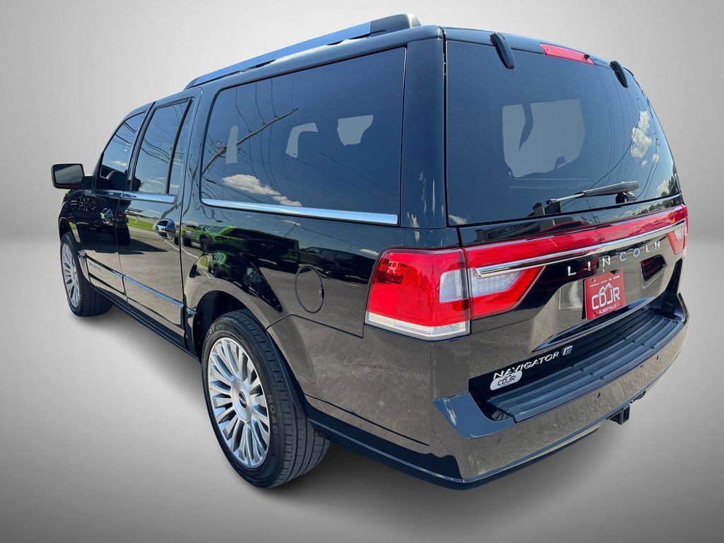 Used 2017 Lincoln Navigator L Reserve image 4
