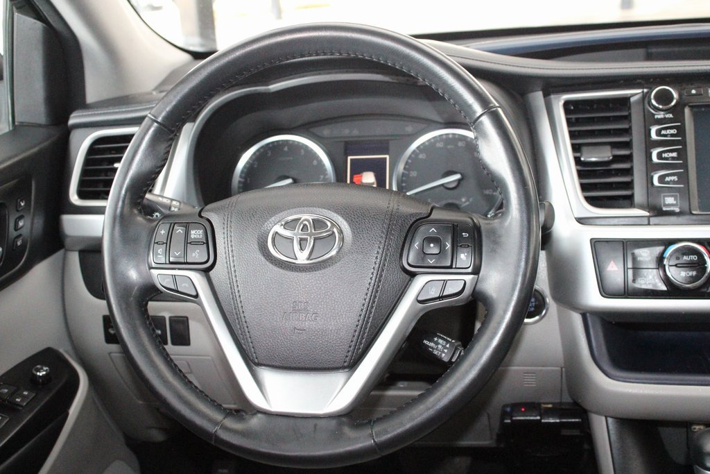 Certified 2018 Toyota Highlander Limited Platinum image 28