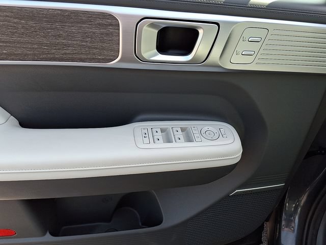 Used 2025 Hyundai Santa Fe Limited AWD/4WD image 15
