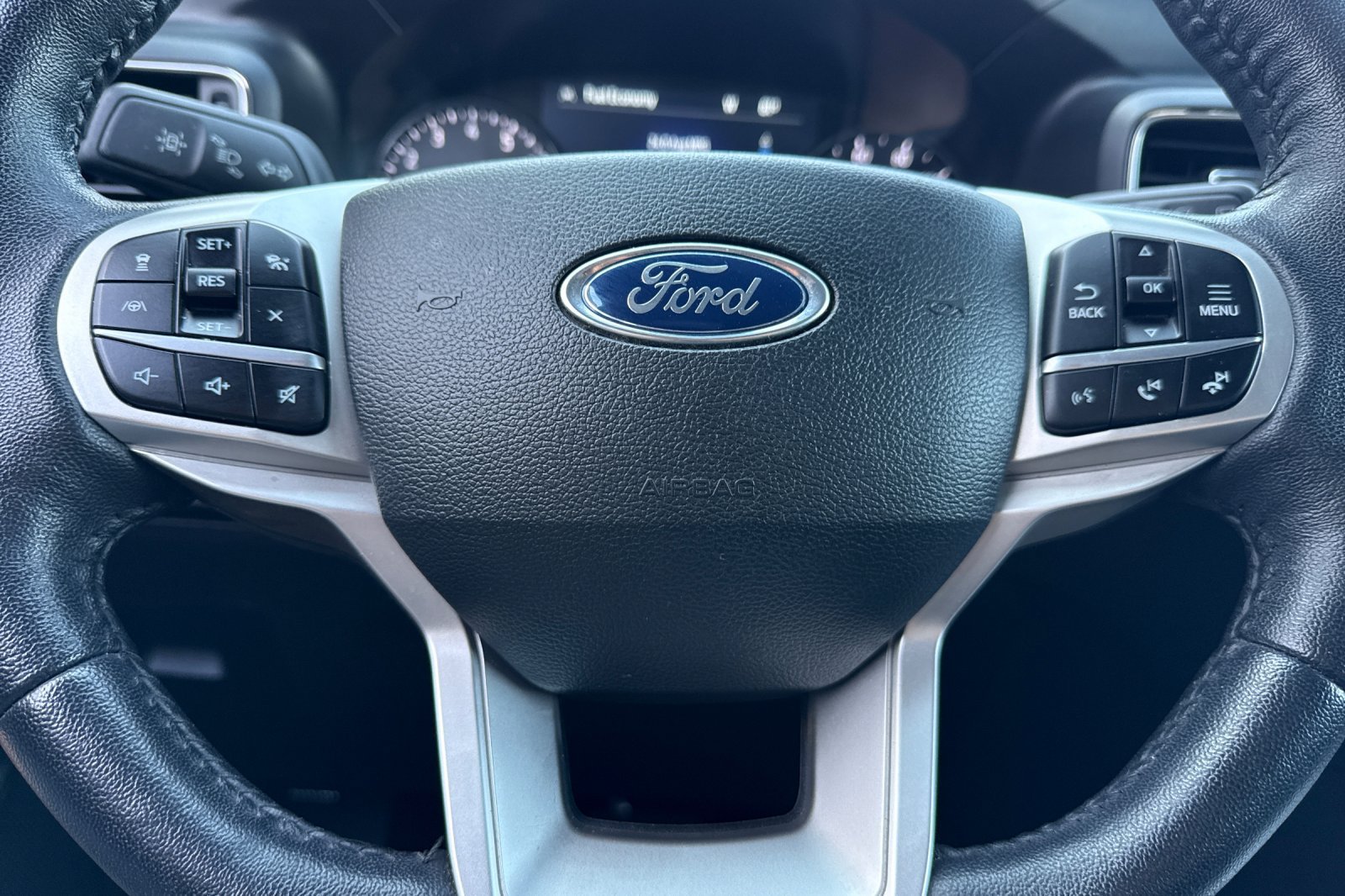 Used 2023 Ford Explorer Limited AWD/4WD image 29
