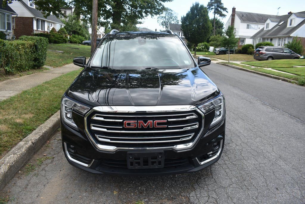 Used 2023 GMC Terrain SLT FWD image 3