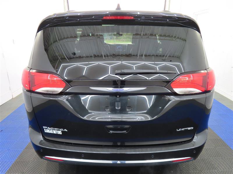 Used 2020 Chrysler Pacifica Limited FWD image 11