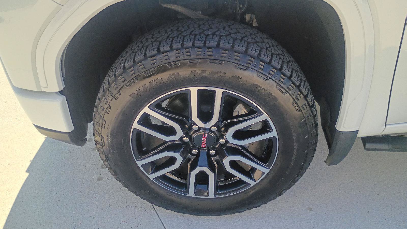 Used 2026 GMC Sierra 1500 AT4 w/ Technology Package AWD/4WD image 24