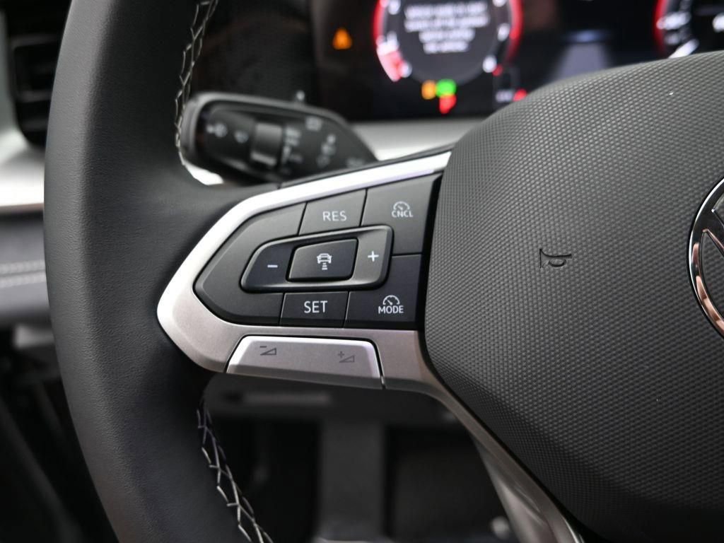 New 2025 Volkswagen Tiguan SE image 13