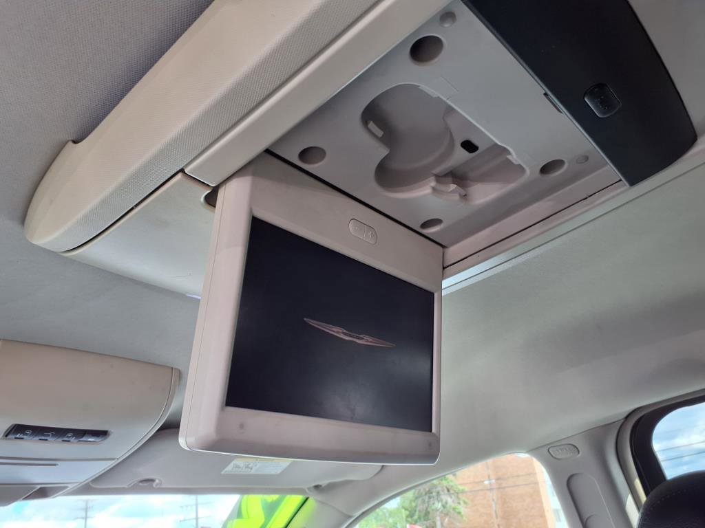 Used 2012 Chrysler Town & Country Touring-L w/ Driver Convenience Group image 9