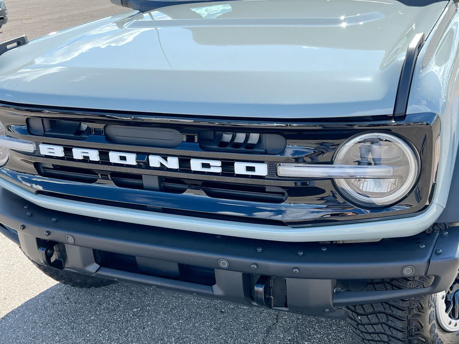 Used 2023 Ford Bronco Outer Banks w/ Sasquatch Package AWD/4WD image 11