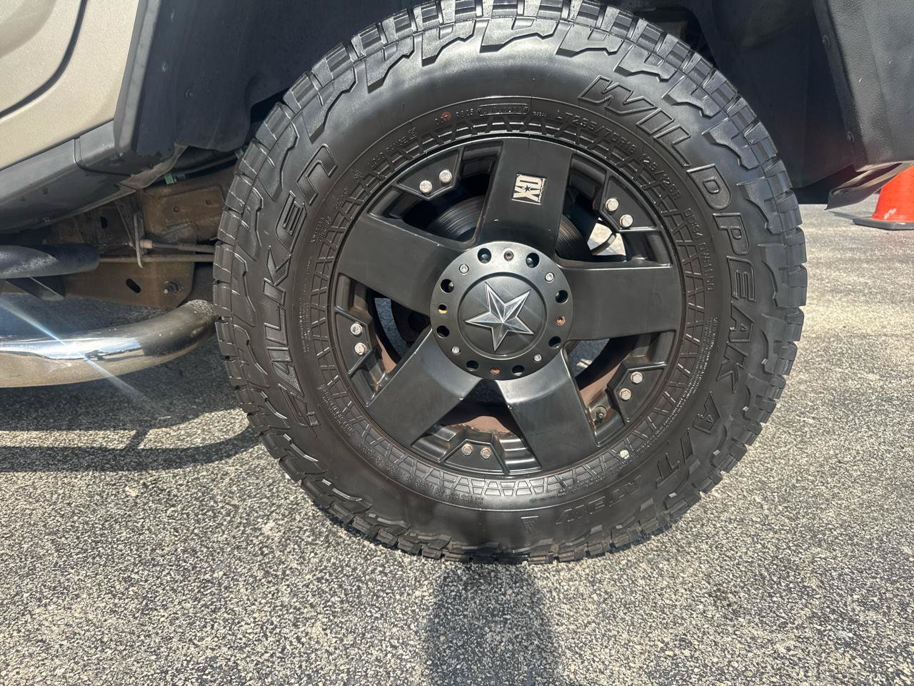 Used 2004 HUMMER H2 w/ Preferred Equipment Group AWD/4WD image 21