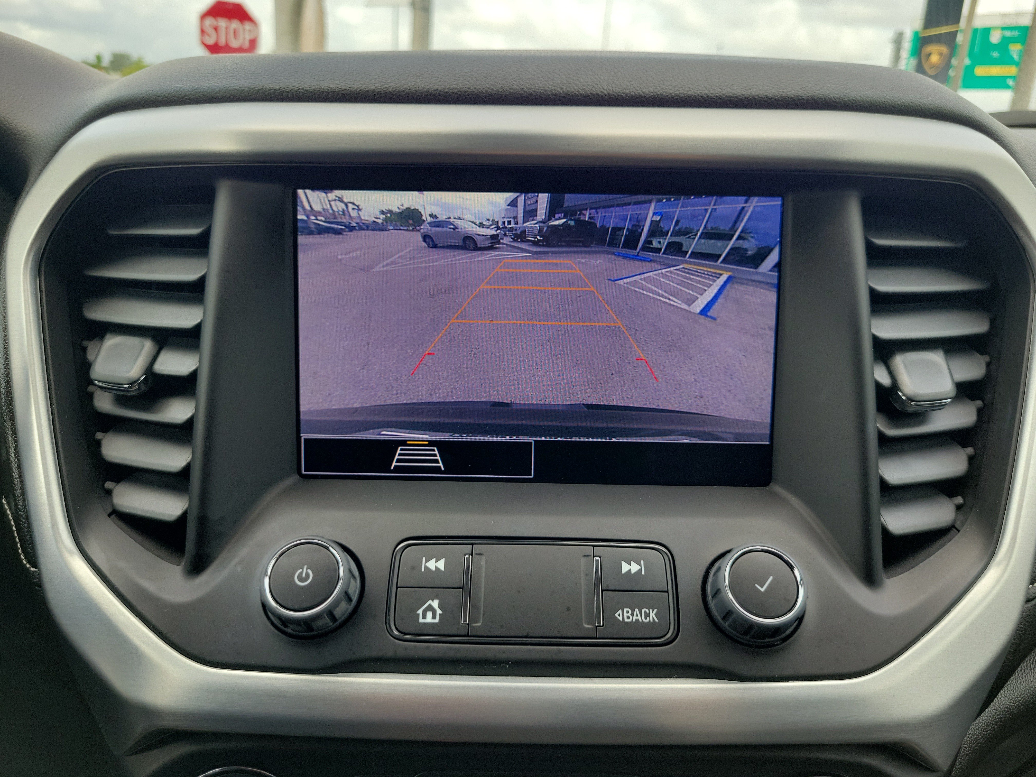 Used 2023 GMC Acadia SLE w/ Driver Convenience Package FWD image 10