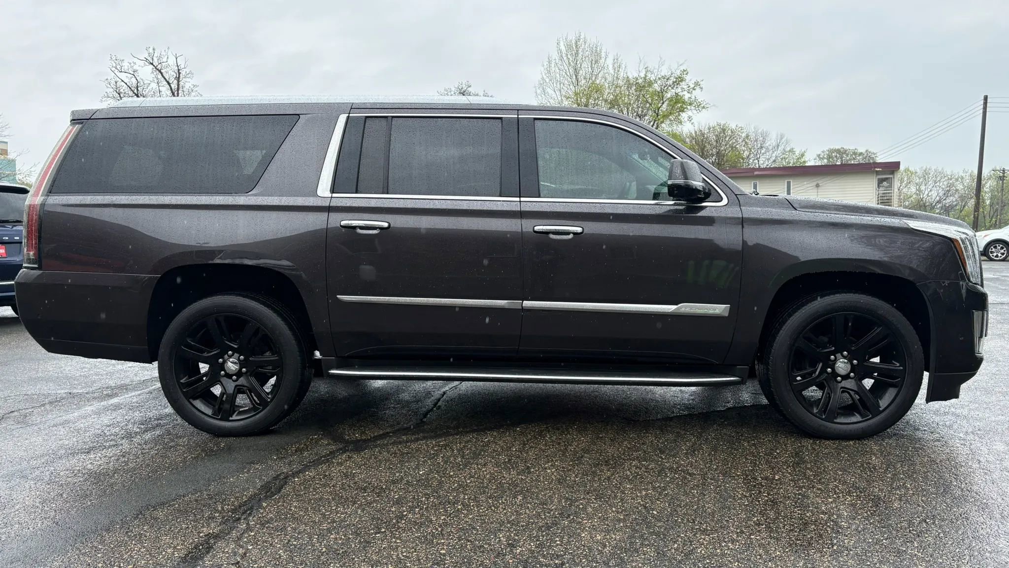 Used 2017 Cadillac Escalade ESV Luxury AWD/4WD image 11