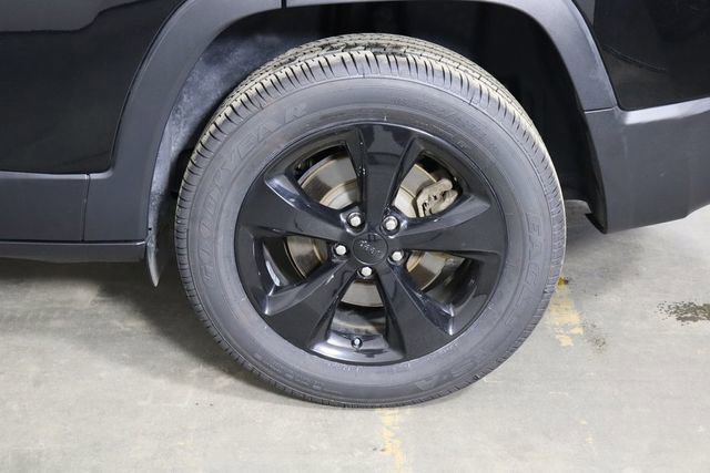Used 2019 Jeep Cherokee Latitude Plus AWD/4WD image 46